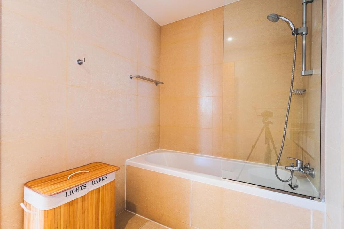 Apartment Voyage Al Zeina With Access Abu Dhabi